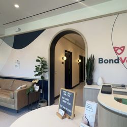 Bond Vet - Woodbury - Lobby