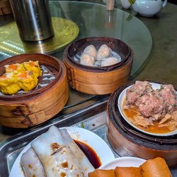 新龍城茶樓 - pork, shrimp and beef dumplings
