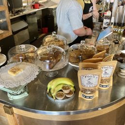 Baked goods & pastries (no vegan options)