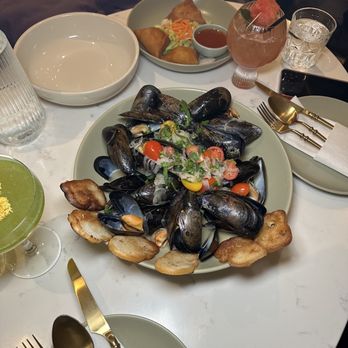 Lantern House Kitchen & Bar - Asian Fusion Near Me - Reston, Virginia