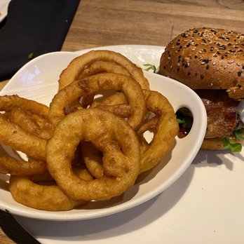 Yard House - Korobuta Pork Burger - New American Near Me - Concord, California