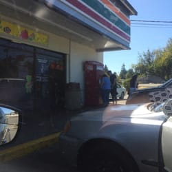 7-Eleven - Redbox DVD rentals outside.