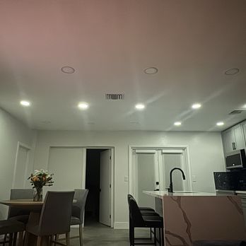 López López Construcción - Our lights flicker all day long and some just stop working completely. - General Contractors Near Me - Miami, Florida López López Construcción - Our lights flicker all day long and some just stop working completely. - General Contractors Near Me - Miami, Florida