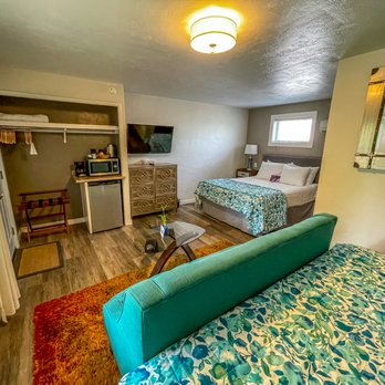 The Palm - Family friendly room 3 - Hotels Near Me - Ashland, Oregon The Palm - Family friendly room 3 - Hotels Near Me - Ashland, Oregon