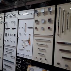 Ferramenta Monaco - Manigliette,pomelli x mobili varie misure e varie finiture.....