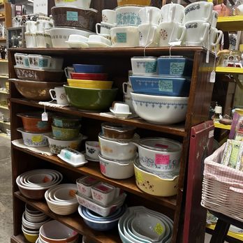 Cedar Chest Antique Mall - Antiques Near Me - Mc Gregor, Texas