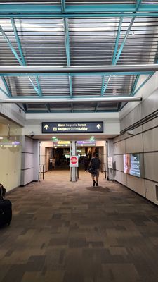 Fresno Yosemite International Airport by null