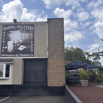 Barrel Splitters Brewing - Front with outdoor side area (sweet) - Breweries Near Me - Philadelphia, Pennsylvania