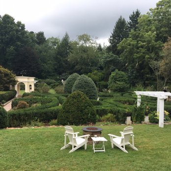 Airlie - Overlooking the formal garden - Hotels Near Me - Warrenton, Virginia Airlie - Overlooking the formal garden - Hotels Near Me - Warrenton, Virginia