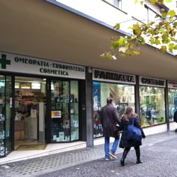 Farmacia Cannone - esterno giorno Via Scarlatti