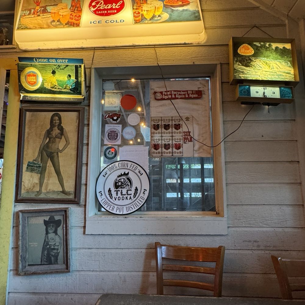 Lucy's Fried Chicken - Small sample of the vintage ambiance - New American Near Me - Austin, Texas Lucy's Fried Chicken - Small sample of the vintage ambiance - New American Near Me - Austin, Texas