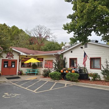 Danna's Bar-B-Que and Burger Shop - Barbeque Near Me - Branson, Missouri