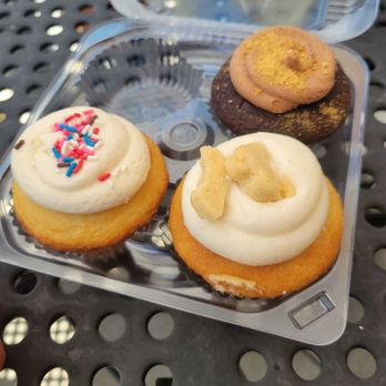 Batch Cupcakery - Cookie Dough, Vegan German Chocolate, Strawberry Shortcake. - Bakeries Near Me - Reno, Nevada Batch Cupcakery - Cookie Dough, Vegan German Chocolate, Strawberry Shortcake. - Bakeries Near Me - Reno, Nevada
