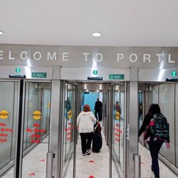 Portland International Airport - PDX - Exit to Baggage Claim