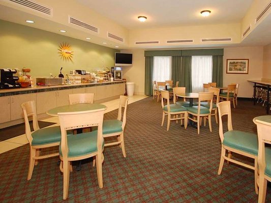 La Quinta Inn & Suites by Wyndham Phoenix I-10 West by null