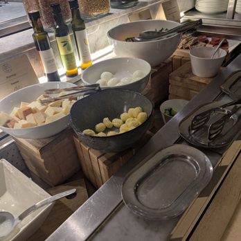 ROSÉLYS RESTAURANT - Bistros Near Me - Montreal, Quebec