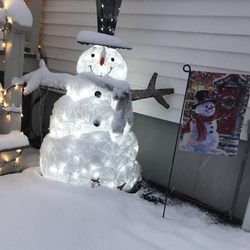 Affinity Salon - A snowman welcome!