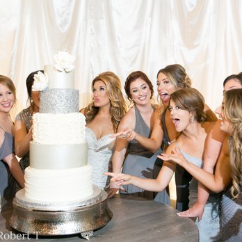 Amanda Price Events - Bride and her bridesmaids at a wedding at the Cannery in New Orleans - Wedding Planning Near Me - New Orleans, Louisiana Amanda Price Events - Bride and her bridesmaids at a wedding at the Cannery in New Orleans - Wedding Planning Near Me - New Orleans, Louisiana