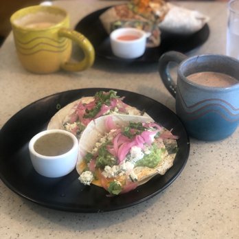 Buena Onda Cafe - Breakfast tacos, breakfast burrito, cafe con leche, chai latte - Vegetarian Near Me - St. Augustine, Florida