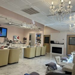 Eagle Beauty Lounge - Salon