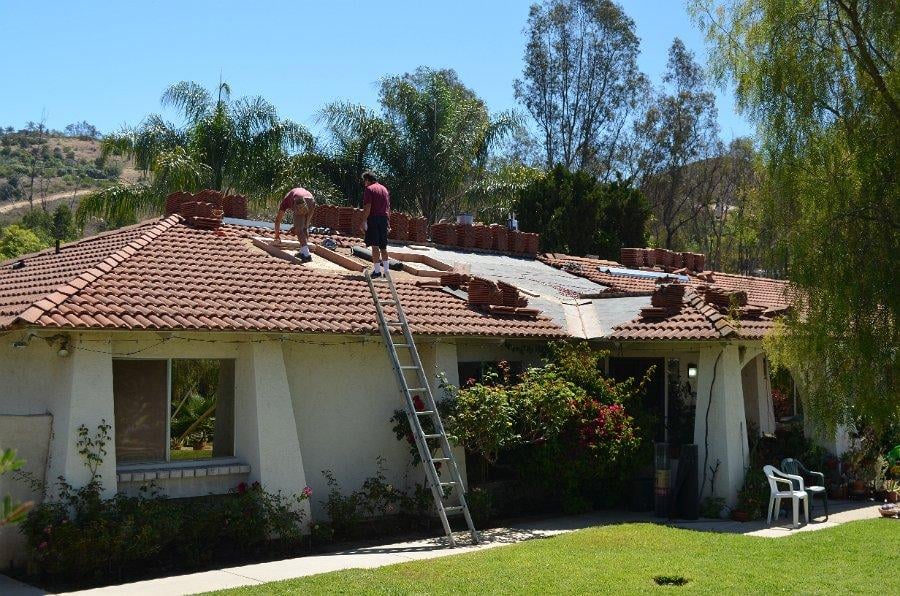 Slide of RT Roofing Specialist