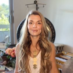 Mocushi - Hello! My name is Rebecca, founder of Mocushi ~ prosperous mind & body. I'm looking forward to work with you.