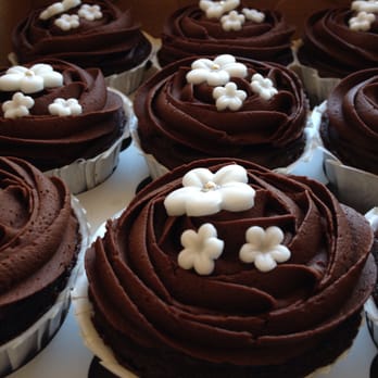 The Sugared Cakery - chocolate cupcakes with white frosting - Cupcakes Near Me The Sugared Cakery - chocolate cupcakes with white frosting - Cupcakes Near Me
