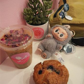 The Palm Coffee Bar - The Sweet Creature Blueberry Muffin - Coffee & Tea Near Me - Burbank, California The Palm Coffee Bar - The Sweet Creature Blueberry Muffin - Coffee & Tea Near Me - Burbank, California