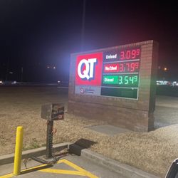 QuikTrip - The main reason i came is air for tire. Its's broken !! :(