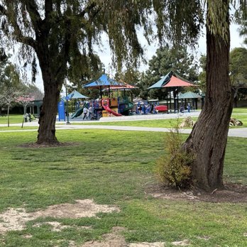 Tewinkle Park - Parks Near Me - Costa Mesa, California