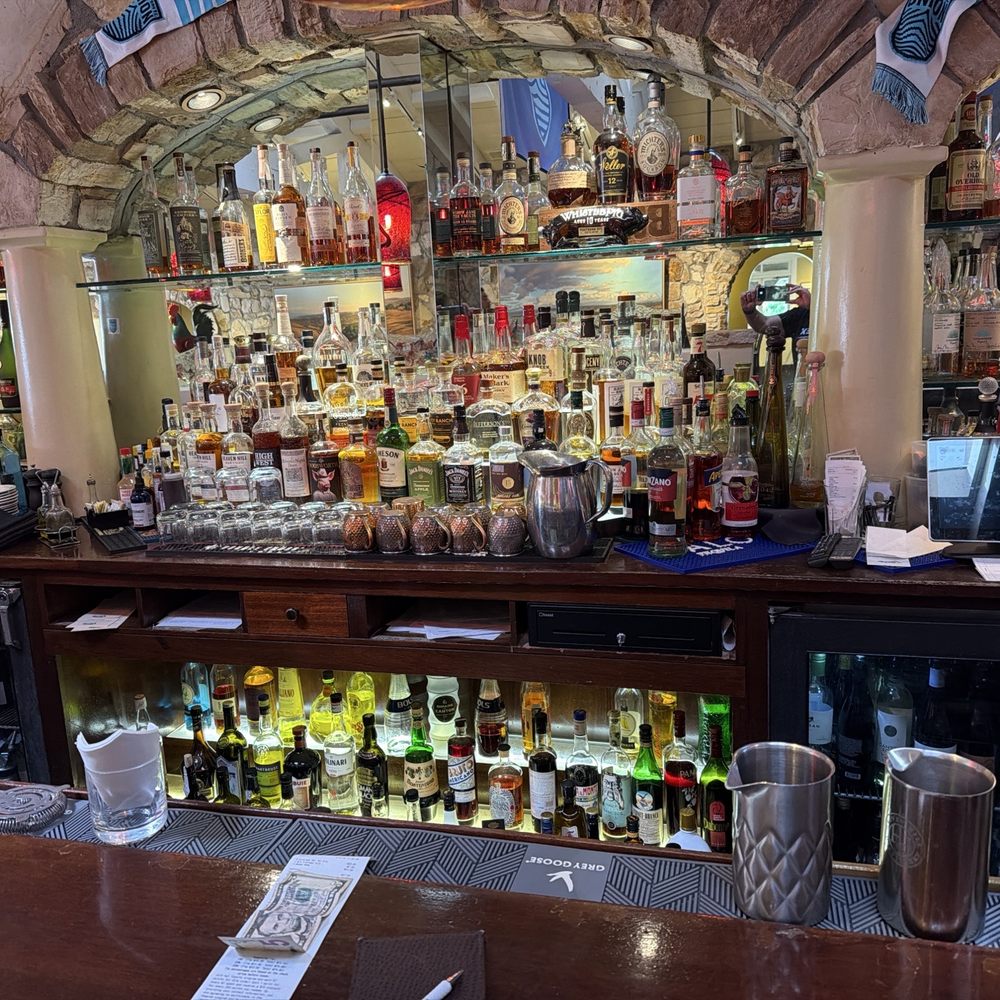 MireK was outstanding bartender
