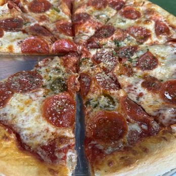 Roma Cucina Italiana - Pepperoni pizza with jalapeños - Pizza Near Me - Phoenix, Arizona
