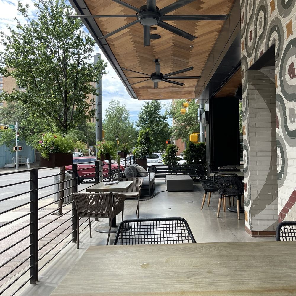 Corinne Austin - Outdoor patio - New American Near Me - Austin, Texas