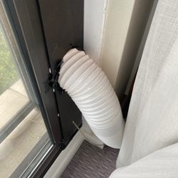 London Marriott Hotel Marble Arch - Wooden shim added to windows to make the air-con work. Tacky. LOUD. Not good.