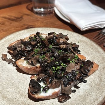 Goose & Gander - Mushroom stracciattella toast - New American Near Me - Saint Helena, California Goose & Gander - Mushroom stracciattella toast - New American Near Me - Saint Helena, California