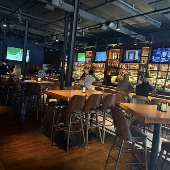 Millburn Standard - Bar area - Cocktail Bars Near Me - Millburn, New Jersey