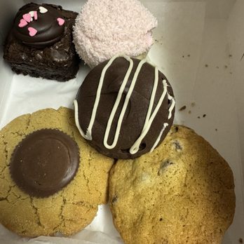 Top Tier Cakes - Bakeries Near Me - Westlake, Ohio Top Tier Cakes - Bakeries Near Me - Westlake, Ohio