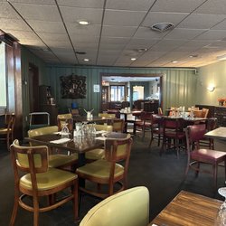Redwood Restaurant - Looking at the entrance