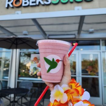 Elite Experience: Robeks - Strawnana Berry Smoothie - Yelp Events Near Me - San Marcos, California