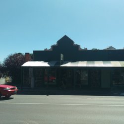 The Raven's Parlour - Outside