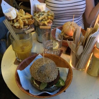 Makamaka - Burgers Near Me - Barcelona, B Makamaka - Burgers Near Me - Barcelona, B