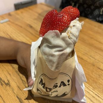 MOSA - Strawberry and cookies and cream wrap - Ice Cream & Frozen Yogurt Near Me - Honolulu, Hawaii MOSA - Strawberry and cookies and cream wrap - Ice Cream & Frozen Yogurt Near Me - Honolulu, Hawaii