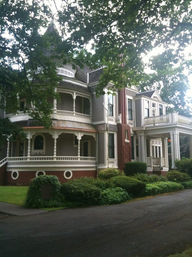 SETTLEMIER MANSION 355 N Settlemeir Ave, Woodburn, Oregon Landmarks
