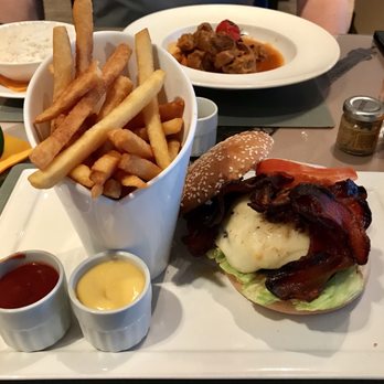 Tangerine Bar - Bacon and Cheese French Beef Burger - French Near Me - Puteaux, 92 Tangerine Bar - Bacon and Cheese French Beef Burger - French Near Me - Puteaux, 92