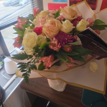 Ella's Essence - Florists Near Me - Evanston, Illinois Ella's Essence - Florists Near Me - Evanston, Illinois