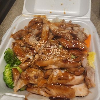 Tasty Bite - Doesn't really look like veggie pad thai, does it? The two broccoli florets were good, the teriyaki chicken was way salty. - Chinese Near Me - North Las Vegas, Nevada Tasty Bite - Doesn't really look like veggie pad thai, does it? The two broccoli florets were good, the teriyaki chicken was way salty. - Chinese Near Me - North Las Vegas, Nevada