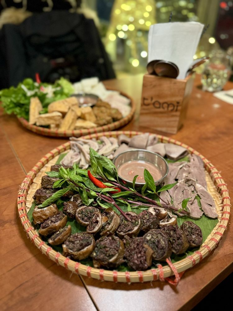 T'Ami Restaurant