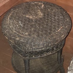 Creekside Getaway - The table outside covered in mud! Everything else outside was covered in cob webs (they do not clean)