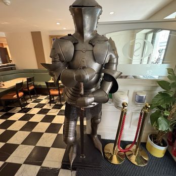 Seashell of Lisson Grove - Suit of armor - Seafood Near Me - London, XGL