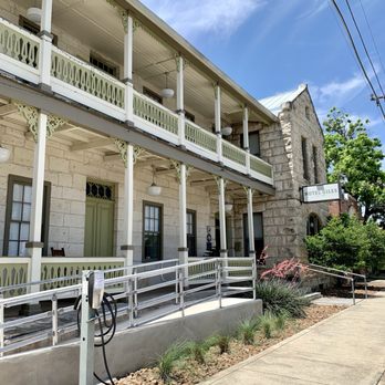 Hotel Giles - Hotel Front - Hotels Near Me - Comfort, Texas